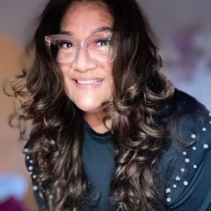 Meet your Posher, Flora